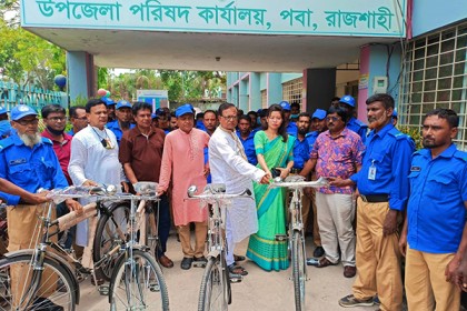 রাজশাহীতে বাইসাইকেল পেলেন ৫৬ গ্রাম পুলিশ