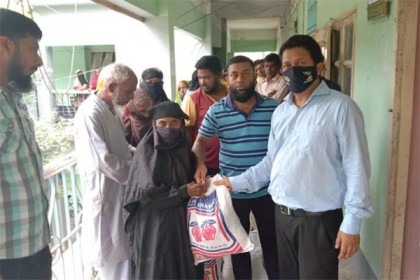 বোয়ালমারীতে ৩৩৩ নম্বরে ফোন করে ৯৮ দরিদ্র পেল খাদ্যসামগ্রী 