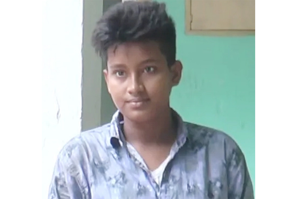  পুরুষ সেজে প্রতারণা, তরুণী আটক 
