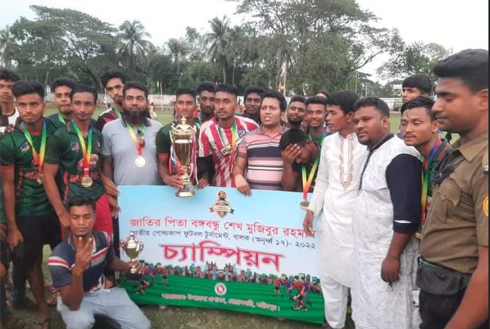 বোয়ালমারীতে গোল্ডকাপ ফুটবল টুর্নামেন্টে চ্যাম্পিয়ন ময়না 