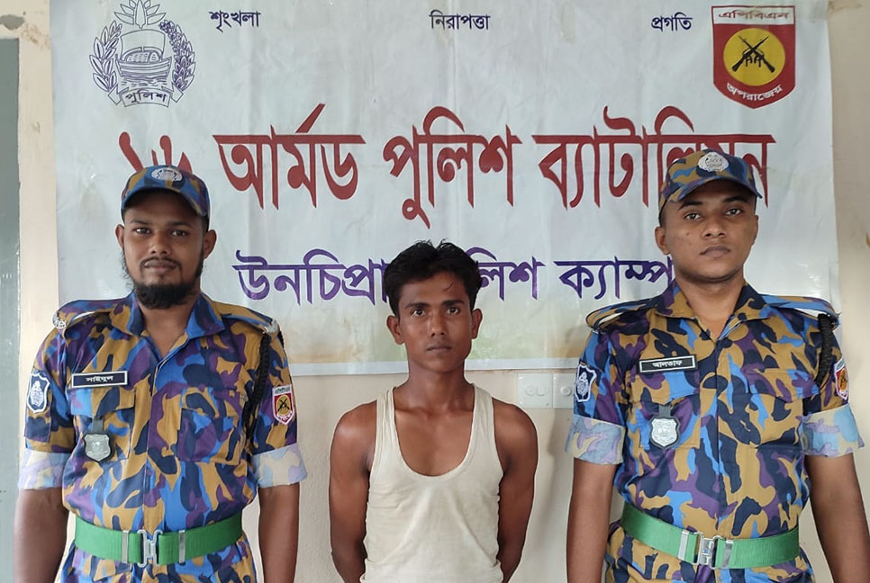 রোহিঙ্গা ক্যাম্প থেকে ওয়ারেন্টভূক্ত আসামিকে গ্রেফতার