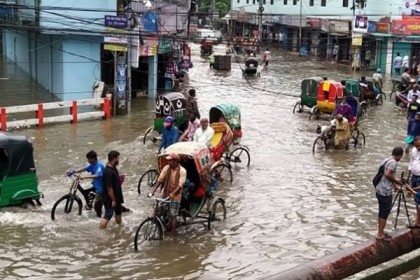 পানিতে ভাসছে সিলেট, বন্যার্ত মানুষের চরম দুর্ভোগ