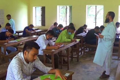 নোয়াখালীতে প্রাথমিক শিক্ষক নিয়োগ পরীক্ষা অনুষ্ঠিত