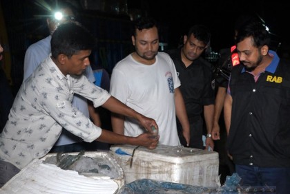জেলি পুশ করা তিন ট্রাক চিংড়ি উদ্ধারের পর ধ্বংস, আড়াই লাখ টাকা জরিমানা 