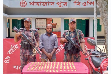 যশোরে সাড়ে ১৪ কেজি স্বর্ণের বার উদ্ধার, আটক ১

