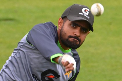 নিয়ম ভেঙে বিপাকে বাবর আজম