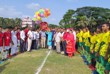 ‘তরুণ ও যুবসমাজকে রক্ষায় গ্রামে খেলার মাঠ রাখতে হবে’