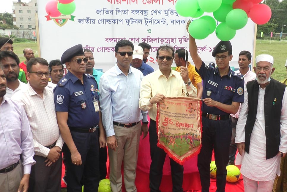 বরিশালে বঙ্গবন্ধু ও বঙ্গমাতা জাতীয় গোল্ডকাপ ফুটবল টুর্নামেন্ট উদ্বোধন