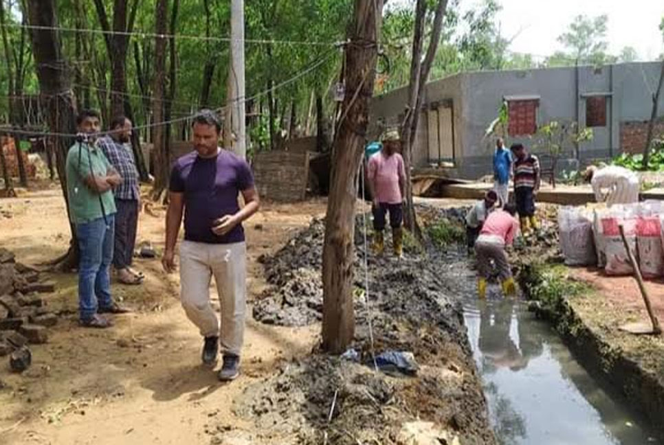 কালিয়াকৈরে জলাবদ্ধতা নিরসন করলেন পৌর কাউন্সিলর