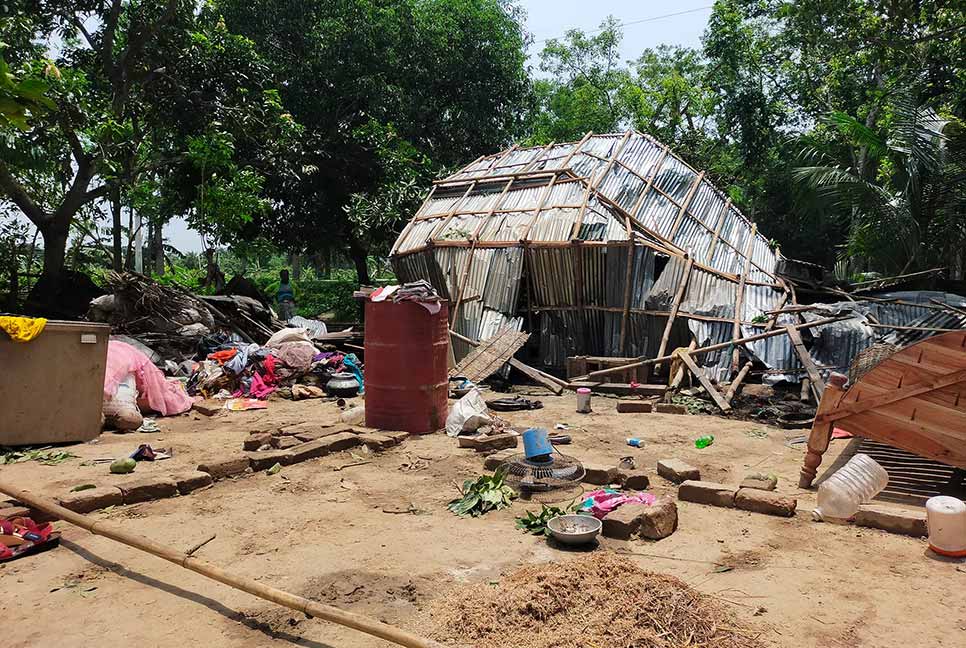 ঝিনাইদহে কালবৈশাখীতে ব্যাপক ক্ষয়ক্ষতি, বজ্রপাতে স্বামী-স্ত্রীর মৃত্যু