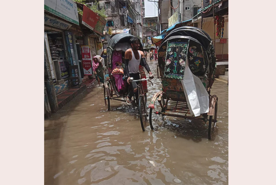 অল্প বৃষ্টিতে নিমজ্জিত চট্টগ্রাম নগরী