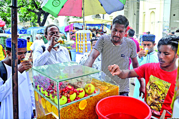 তীব্র গরমে একটু স্বস্তি