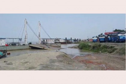 পানির নিচে পন্টুন, পাটুরিয়ায় যানবাহনের দীর্ঘ সারি