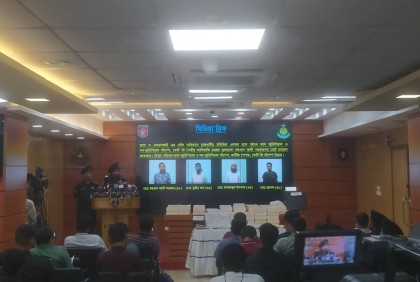 র‍্যাবের অভিযানে ধরা জালিয়াতচক্র, ৬৪ হাজার জাল স্ট্যাম্প জব্দ 

