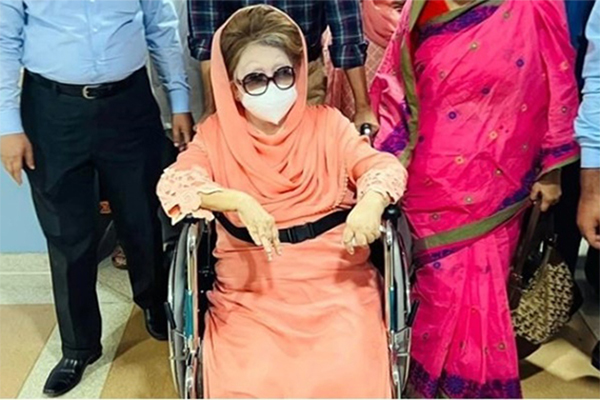 খালেদা জিয়া জ্বরে আক্রান্ত  