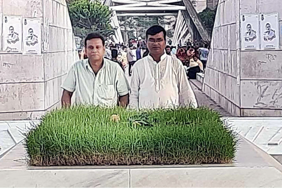 জিয়াউর রহমানের মাজারে শেরপুর পৌরসভা সচিবের শ্রদ্ধা নিবেদন