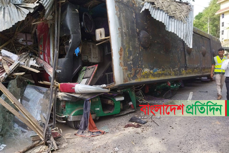 রাঙামাটিতে সড়ক দুর্ঘটনায় আহত ২০