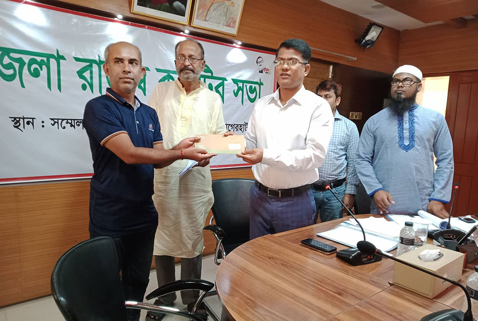 বাগেরহাটে প্রধানমন্ত্রীর আর্থিক সহায়তা পেলেন ৫ সাংবাদিক