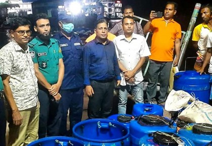 বরিশালে চিংড়ির রেনুপোনা ও কচ্ছপ বোঝাই ট্রাকসহ আটক ২
