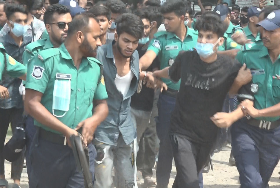 খুলনায় স্কুলছাত্র রাজিন হত্যায় ১৭ আসামির সাত বছর করে জেল