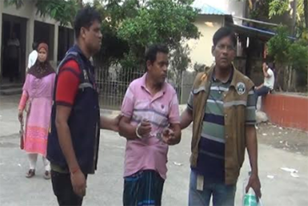 প্রতিপক্ষকে ফাঁসাতে ও ঋণের বোঝা থেকে বাঁচতে স্ত্রী ও দুই সন্তানকে হত্যা