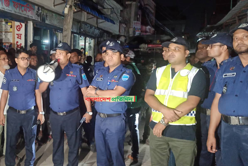 কিশোর গ্যাং দমনে পুলিশের মহড়া 

