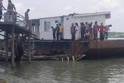 কার্গোর ধাক্কায় নৌকার মাঝি নিহত, মাস্টারসহ আটক ১১