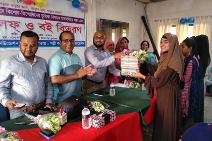 চুয়াডাঙ্গায় কিশোর-কিশোরী ক্লাবের সদস্যদের প্রশিক্ষণ ও বই বিতরণ অনুষ্ঠিত