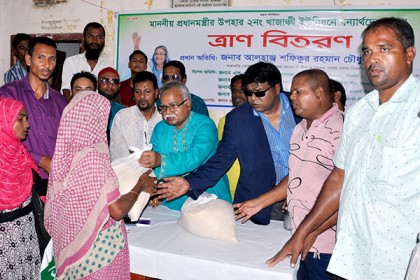 বিশ্বনাথে বন্যার্তদের মাঝে প্রধানমন্ত্রীর উপহারের ত্রাণ বিতরণ