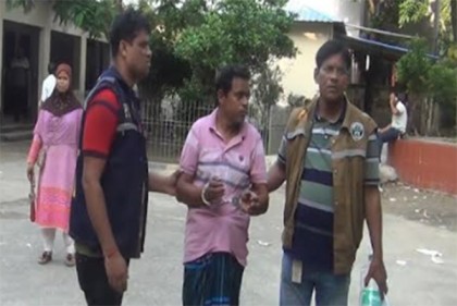 প্রতিপক্ষকে ফাঁসাতে ও ঋণের বোঝা থেকে বাঁচতে স্ত্রী ও দুই সন্তানকে হত্যা