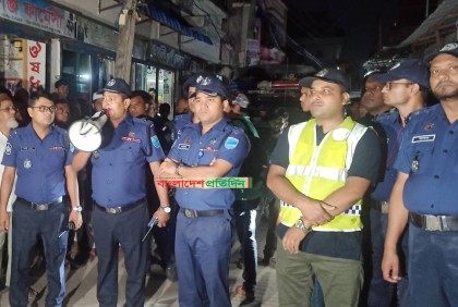 কিশোর গ্যাং দমনে পুলিশের মহড়া 

