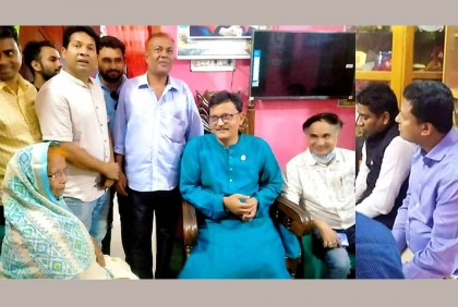 সাংবাদিক সোহেল সানির মাকে দেখতে বানারীপাড়ায় নৌ প্রতিমন্ত্রী ও বরিশালের মেয়র 