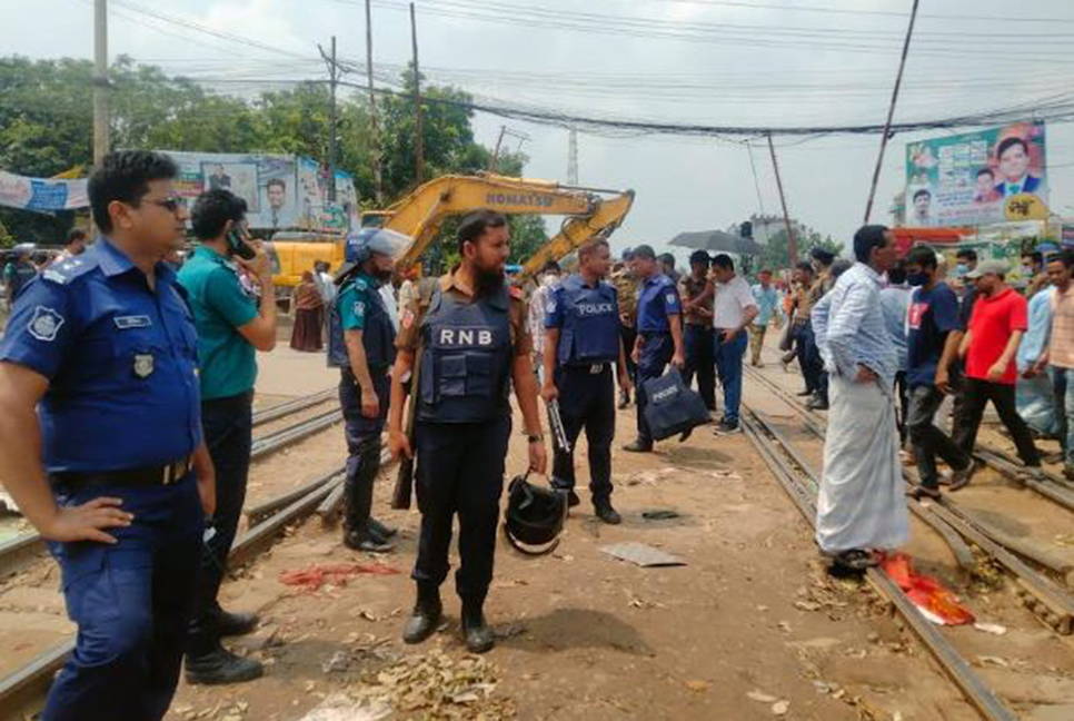 গাজীপুরে দুই শতাধিক অবৈধ স্থাপনা উচ্ছেদ অভিযান  