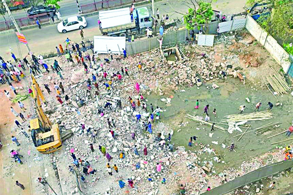 হারিয়ে যাচ্ছে ঢাকার মাঠ