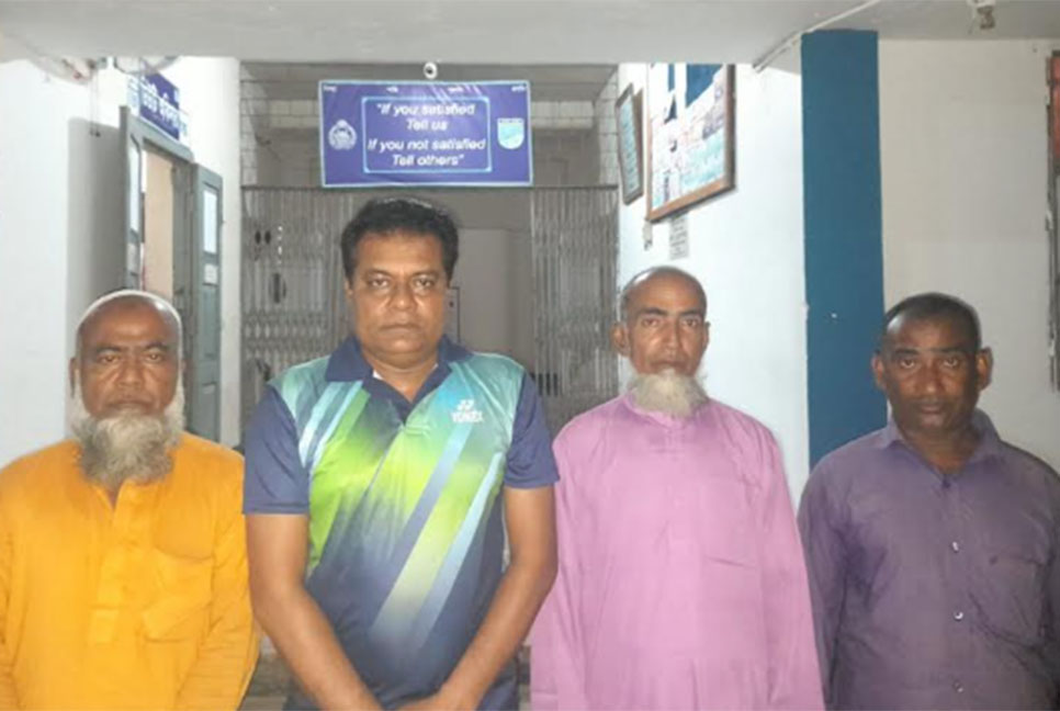 
মামলা না নিয়ে ভাইদের মধ্যকার ২৭ বছরের দ্বন্দ্ব ঘুচালেন ওসি