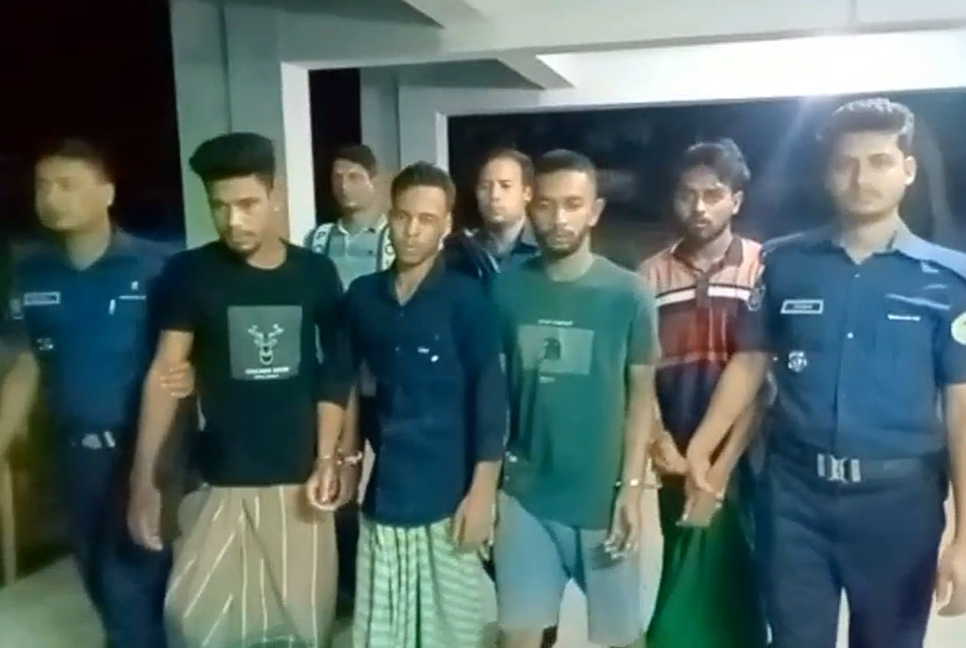 কলাপাড়ায় ছুরিকাঘাতের ঘটনায় ৪ যুবক গ্রেফতার