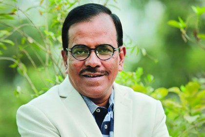 বেঁচে আছি, বললেন হানিফ সংকেত