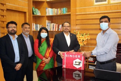 ৩০ নারীকে সেলাই মেশিন দিল কোকা-কোলা আইবিপিএল