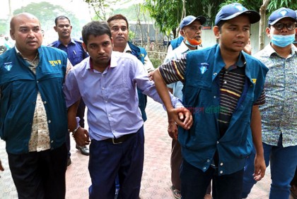দিনাজপুরে ঘুষের টাকাসহ কলকারখানা উপ-মহাপরিদর্শক আটক
