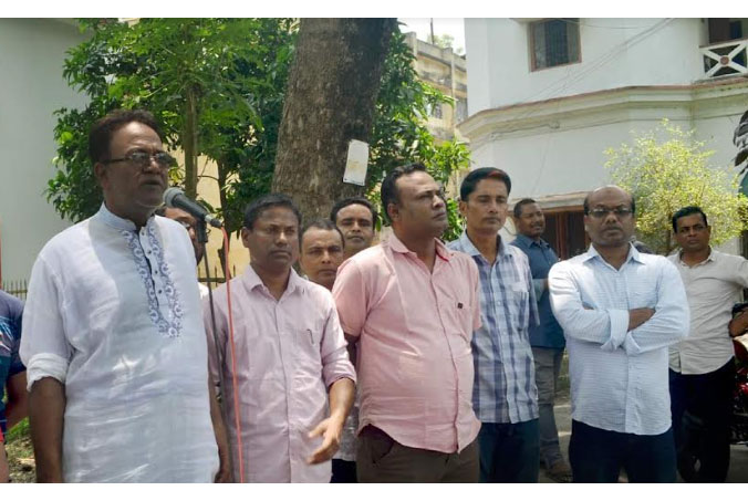 লালপুরে শ্রমিকদের বিক্ষোভ মিছিল