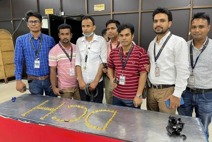 শাহজালালে ৮ কেজি স্বর্ণসহ বিমানকর্মী আটক
