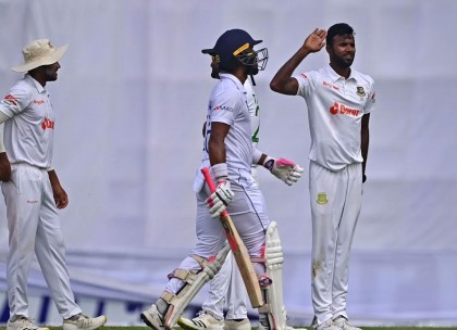 অবশেষে অলআউট শ্রীলঙ্কা!