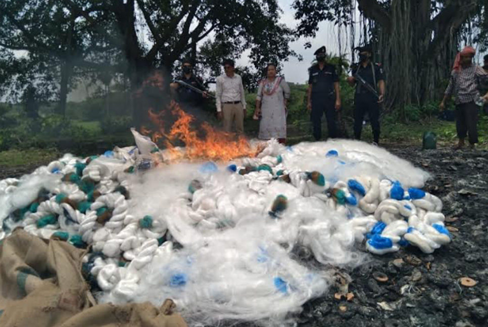 মেহেন্দিগঞ্জে ৩ লাখ মিটার অবৈধ কারেন্ট জাল জব্দ