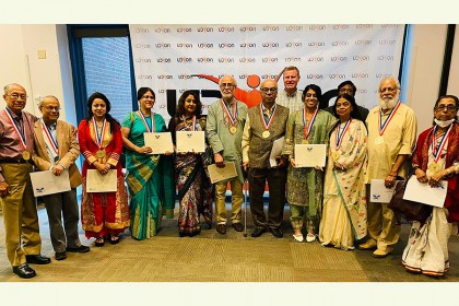 যুক্তরাষ্ট্রের ‘দ্য প্রেসিডেন্টস ভলান্টিয়ার্স সার্ভিস অ্যাওয়ার্ড’ পেলেন বাংলাদেশি সাংবাদিক ও সমাজকর্মীরা  