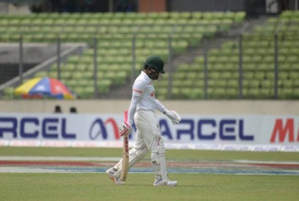 সকালের সেশনেই মুশফিককে হারাল বাংলাদেশ