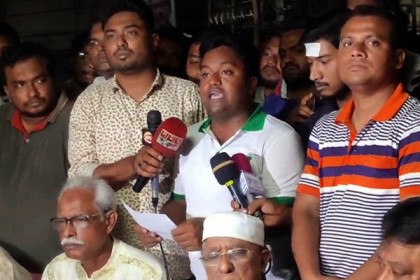 খুলনায় সংঘর্ষ ও ভাংচুরের ঘটনায় ছাত্রলীগের সংবাদ সম্মেলন 