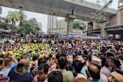 প্রেসক্লাবের সামনে বিএনপির সমাবেশ