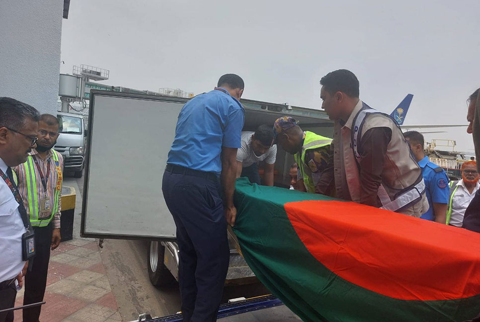 দেশে আনা হয়েছে গাফফার চৌধুরীর মরদেহ
