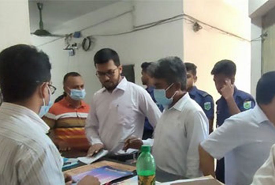 নাটোরে ১১টি ক্লিনিক ডায়াগনস্টিক সেন্টার সিলগালা