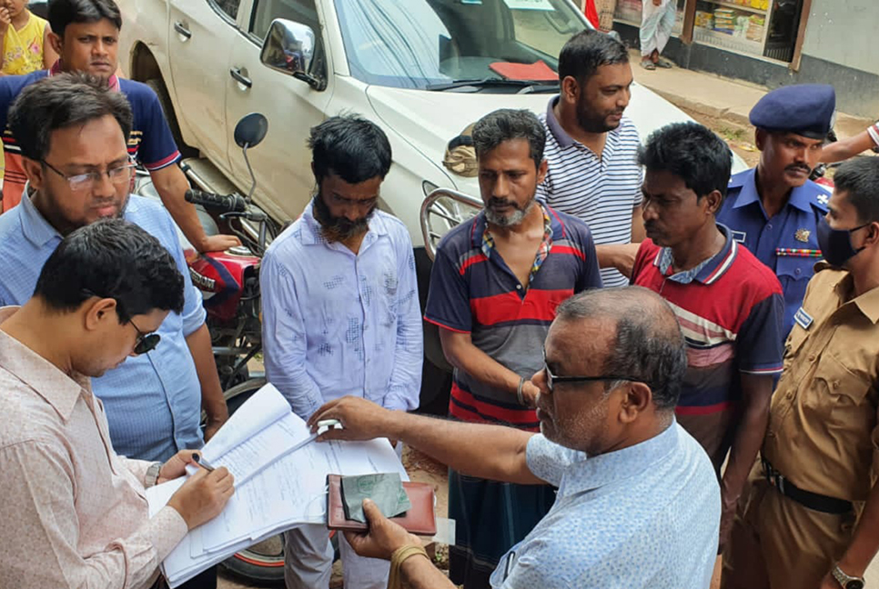 জয়পুরহাটে মাদক সেবনের দায়ে ৩ জনের জেল-জরিমানা 